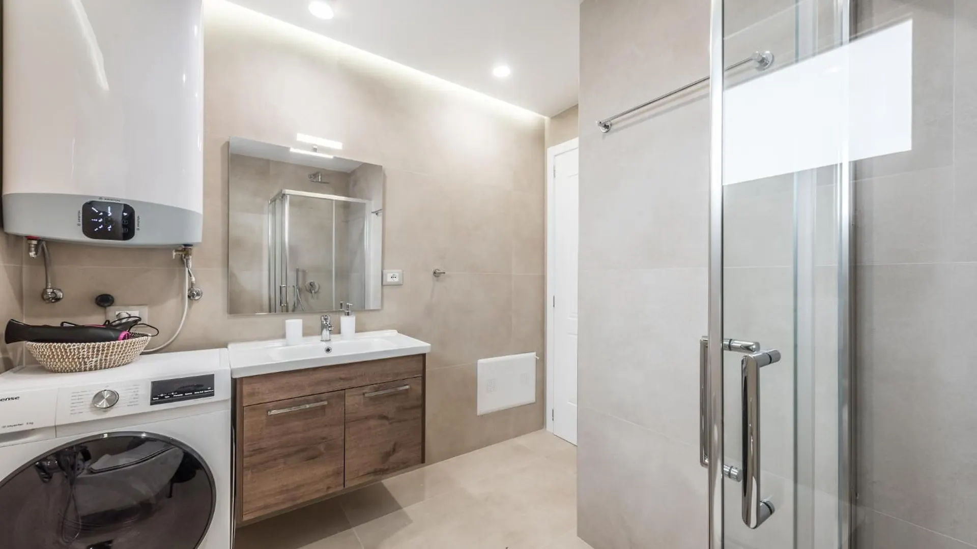Luxurious Panoramic Apartment Tiran